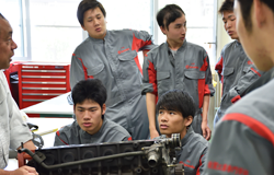 自動車学科実習風景4