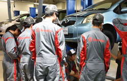 佐賀工業専門学校自動車学科実習風景2