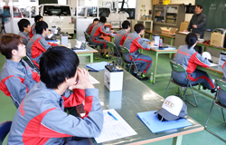 佐賀工業専門学校自動車学科実習風景3