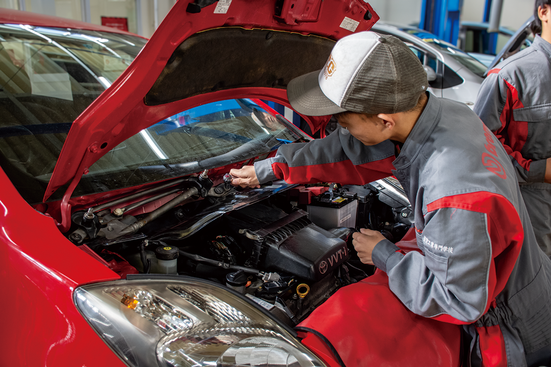 佐賀工業専門学校　自動車学科